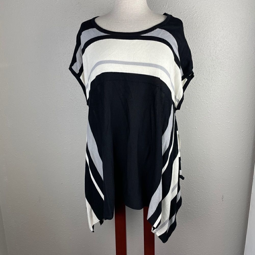 NWT Passports Long Sweater Size M